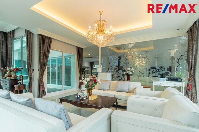บ้านเดี่ยว แกรนด์ บางกอก บูเลอร์วาร์ด เพชรเกษม - ปิ่นเกล้า ถ.กาญจนาภิเษก บางแค มีสระว่ายน้ำส่วนตัว 179.1 ตร.ว.