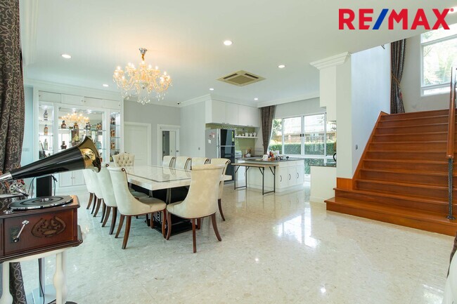 บ้านเดี่ยว แกรนด์ บางกอก บูเลอร์วาร์ด เพชรเกษม - ปิ่นเกล้า ถ.กาญจนาภิเษก บางแค มีสระว่ายน้ำส่วนตัว 179.1 ตร.ว.
