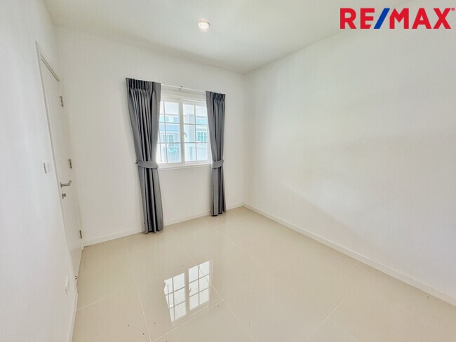 บ้านเดี่ยว ใกล้ เซ็นทรัลเวสต์เกต ชวนชื่น พาร์ค ปิ่นเกล้า - กาญจนา หลังริม 50 ตร.ว. สวยสุดในโครงการ! ฟีลบ้านเดี่ยว 4 นอน ต่อเติมครบ พร้อมอยู่