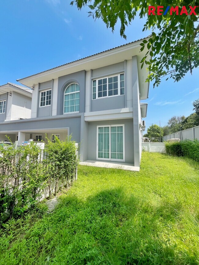บ้านเดี่ยว ใกล้ เซ็นทรัลเวสต์เกต ชวนชื่น พาร์ค ปิ่นเกล้า - กาญจนา หลังริม 50 ตร.ว. สวยสุดในโครงการ! ฟีลบ้านเดี่ยว 4 นอน ต่อเติมครบ พร้อมอยู่