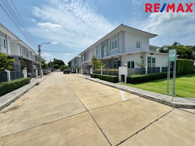 บ้านเดี่ยว ใกล้ เซ็นทรัลเวสต์เกต ชวนชื่น พาร์ค ปิ่นเกล้า - กาญจนา หลังริม 50 ตร.ว. สวยสุดในโครงการ! ฟีลบ้านเดี่ยว 4 นอน ต่อเติมครบ พร้อมอยู่