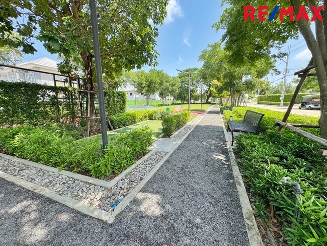 บ้านเดี่ยว ใกล้ เซ็นทรัลเวสต์เกต ชวนชื่น พาร์ค ปิ่นเกล้า - กาญจนา หลังริม 50 ตร.ว. สวยสุดในโครงการ! ฟีลบ้านเดี่ยว 4 นอน ต่อเติมครบ พร้อมอยู่