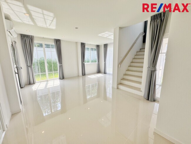 บ้านเดี่ยว ใกล้ เซ็นทรัลเวสต์เกต ชวนชื่น พาร์ค ปิ่นเกล้า - กาญจนา หลังริม 50 ตร.ว. สวยสุดในโครงการ! ฟีลบ้านเดี่ยว 4 นอน ต่อเติมครบ พร้อมอยู่