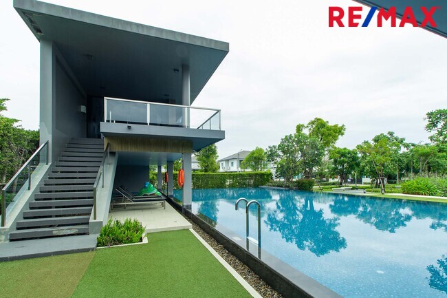 ขายบ้านเดี่ยว 2 ชั้น โครงการมัณฑนา วงแหวน-บางบอน ตกแต่งสวย บนที่ดินแปลงใหญ่พิเศษ