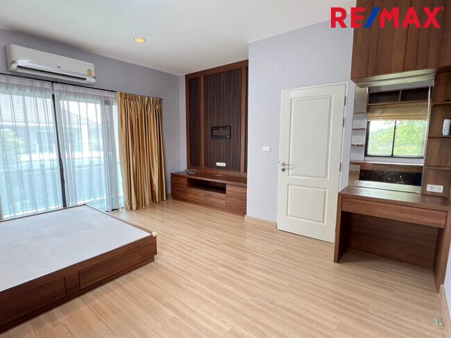 ขายบ้านเดี่ยว 2 ชั้น หลังมุม วิวสวน-สระน้ำ | หมู่บ้านบลูลากูน 2 บางนา–วงแหวน | ใกล้เมกาบางนา