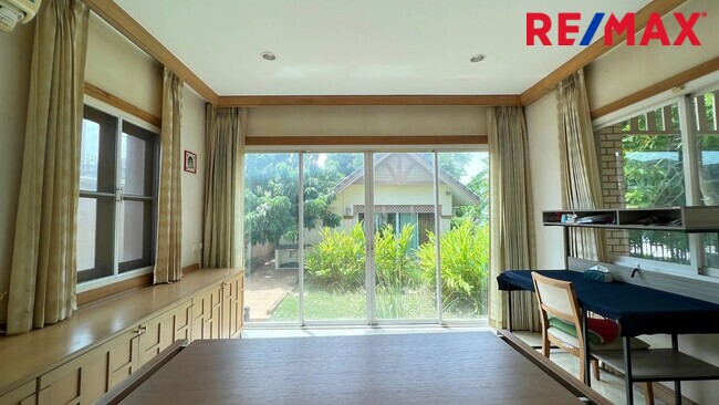 ขายบ้าน พฤกษ์ภิรมย์ สาทร ราชพฤกษ์ ติดถนนเมน ตรงข้ามสวน มีเรือนรับรอง ที่ดินแปลงใหญ่ 227 ตรว.