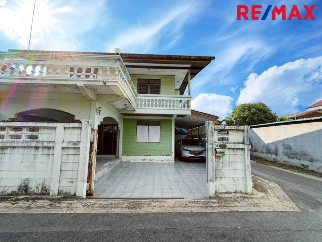 ขายบ้านครึ่งตึกครึ่งไม้ ประชาอุทิศ 54 แยก 1(มิตรไมตรี 1) 42 ตร.วา สภาพดี ในราคาเบา 2.8 ล้านบาท