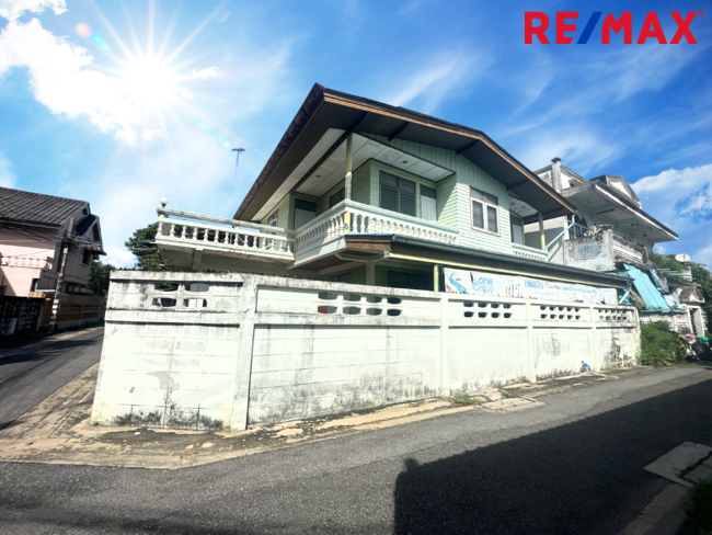 ขายบ้านครึ่งตึกครึ่งไม้ ประชาอุทิศ 54 แยก 1(มิตรไมตรี 1) 42 ตร.วา สภาพดี ในราคาเบา 2.8 ล้านบาท