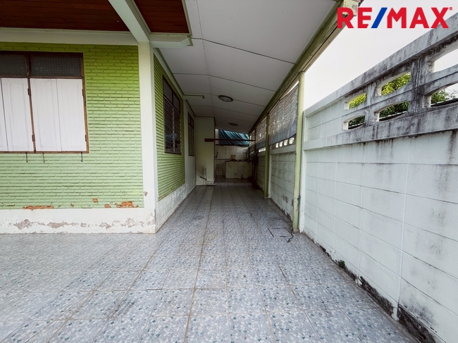 ขายบ้านครึ่งตึกครึ่งไม้ ประชาอุทิศ 54 แยก 1(มิตรไมตรี 1) 42 ตร.วา สภาพดี ในราคาเบา 2.8 ล้านบาท