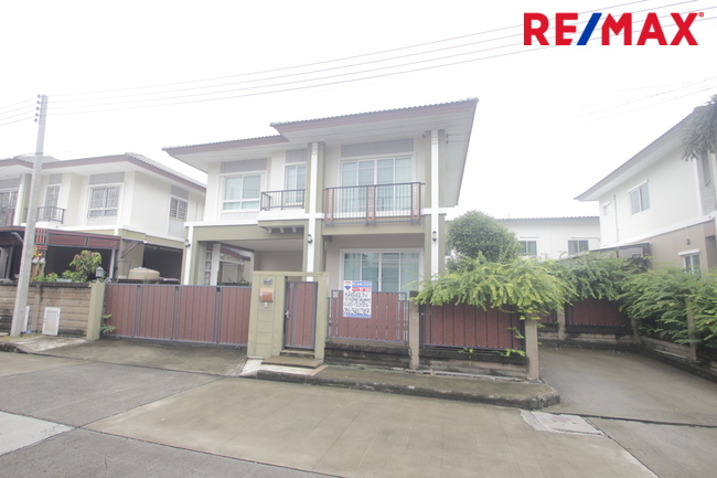บ้านเดี่ยวภัสสรเพรสทีจปิ่นเกล้าเพชรเกษม บ้านใหม่ไม่เคยอยู่ ขายขาดทุน พร้อมเฟอร์นิเจอร์บิ้วท์อิน แอร์ ตู้เย็น บ้านสภาพดีพร้อมอยู่ 61.9ตารางวา ซ.5ต้นโครงการ ราคาเจรจาได้