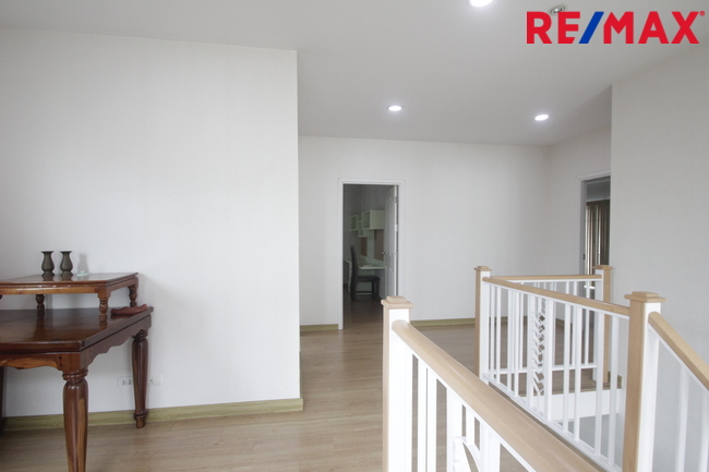 บ้านเดี่ยวภัสสรเพรสทีจปิ่นเกล้าเพชรเกษม บ้านใหม่ไม่เคยอยู่ ขายขาดทุน พร้อมเฟอร์นิเจอร์บิ้วท์อิน แอร์ ตู้เย็น บ้านสภาพดีพร้อมอยู่ 61.9ตารางวา ซ.5ต้นโครงการ ราคาเจรจาได้