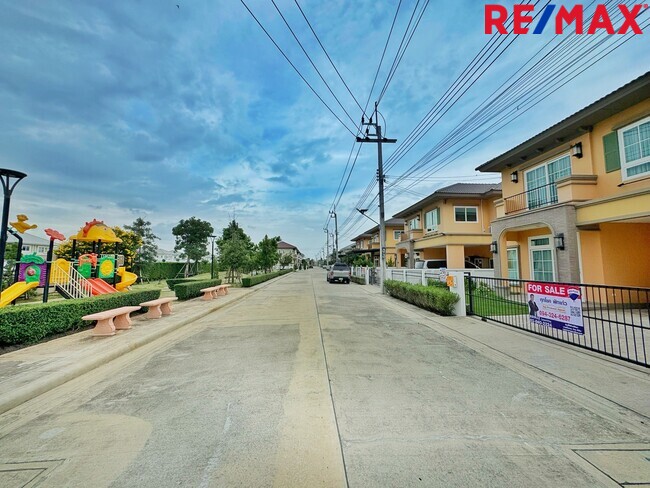 ขายขาดทุน! บ้านเดี่ยว 2 ชั้น คุณาลัย พาร์โก้ บางบัวทอง 59.2 ตร.วา พร้อมเฟอร์ทั้งหลัง ต่อเติมครัวบิ้วท์อิน บ้านกล้วย-ไทรน้อย