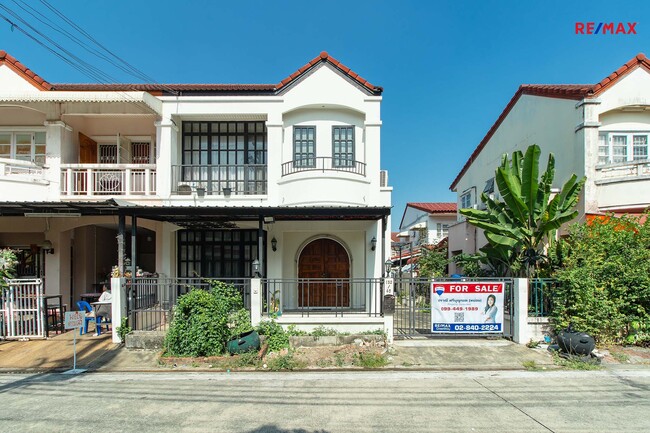 ขายบ้านแฝด (รีโนเวท) ม.รติรมย์3 ซ.สวนผัก32 บางกรวย ใกล้ Central Westville และทางด่วนศรีรัช