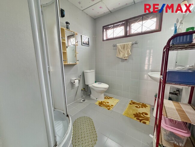 บ้านเดี่ยว รัตนาธิเบศร์ ใกล้รถไฟฟ้า 2 สาย รีโนเวทใหม่ทั้งหลัง มณียา ท่าอิฐ พร้อมอยู่ทันที ทำเลดี เหมาะสำหรับอยู่อาศัยหรือทำ Home Office ราคาสุดคุ้ม