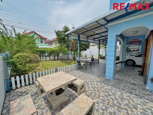 บ้านเดี่ยว รัตนาธิเบศร์ ใกล้รถไฟฟ้า 2 สาย รีโนเวทใหม่ทั้งหลัง มณียา ท่าอิฐ พร้อมอยู่ทันที ทำเลดี เหมาะสำหรับอยู่อาศัยหรือทำ Home Office ราคาสุดคุ้ม