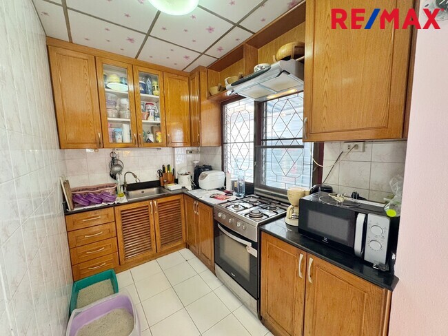 บ้านเดี่ยว รัตนาธิเบศร์ ใกล้รถไฟฟ้า 2 สาย รีโนเวทใหม่ทั้งหลัง มณียา ท่าอิฐ พร้อมอยู่ทันที ทำเลดี เหมาะสำหรับอยู่อาศัยหรือทำ Home Office ราคาสุดคุ้ม