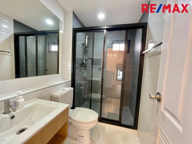ขายบ้านบางพลี หมู่บ้านเทียร่า วงแหวน เทพารักษ์ ใกล้นิคมบางปู แพรกษาและสนามบินสุวรรณภูมิ