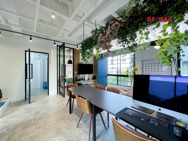 ขายด่วน โฮมออฟฟิศหรู หลังมุม 4 ชั้น แบบใหญ่สุดในโครงการ โครงการ ARCO HOME OFFICE เอกมัย-รามอินทรา