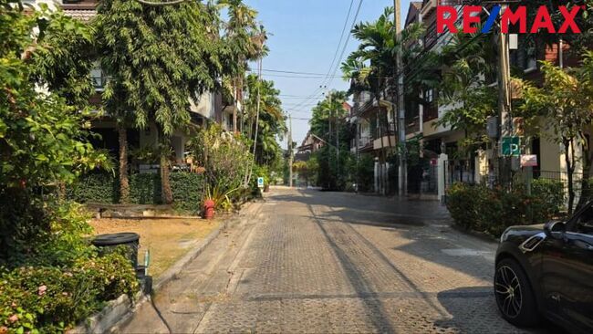 มาใหม่! 2025) บ้านสวนริมคลอง บางมด พระราม2 (พุทธบูชา) 35.9 ตร.วา หน้ากว้าง 6.8 เมตร TownHouse หลังมุมสวย พระรามสอง ใกล้รร. รุ่งอรุณ ในโครงการที่มีต้นไม้ใหญ่ร่มรื่นที่สุดของหมู่บ้านนึง