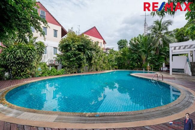 มาใหม่! 2025) บ้านสวนริมคลอง บางมด พระราม2 (พุทธบูชา) 35.9 ตร.วา หน้ากว้าง 6.8 เมตร TownHouse หลังมุมสวย พระรามสอง ใกล้รร. รุ่งอรุณ ในโครงการที่มีต้นไม้ใหญ่ร่มรื่นที่สุดของหมู่บ้านนึง