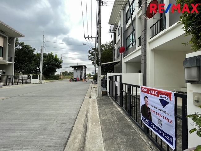 ขายทาวน์โฮมทุ่งครุหมู่บ้านคาซ่าซิตี้ประชาอุทิศ90 ราคาดีที่สุดในทำเลประชาอุทิศ90 3 ชั้นพิเศษเพียง 2.65 ล้านบาท