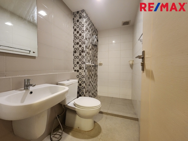 The Terrace รามอินทรา65 ทาวน์โฮม3ชั้น (ซอยถนอมมิตร) ที่ดิน 22 ตร.วา ใช้สอย 180 ตร.ม. เดินทางไปได้ทั้ง พระราม 9 / เอกมัย / บางนา / ดาวคะนอง หรือจะวนไปออกวงแหวนตะวันออกเพื่อไปลำลูกกา รังสิต