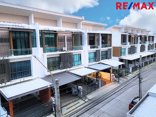 The Terrace รามอินทรา65 ทาวน์โฮม3ชั้น (ซอยถนอมมิตร) ที่ดิน 22 ตร.วา ใช้สอย 180 ตร.ม. เดินทางไปได้ทั้ง พระราม 9 / เอกมัย / บางนา / ดาวคะนอง หรือจะวนไปออกวงแหวนตะวันออกเพื่อไปลำลูกกา รังสิต