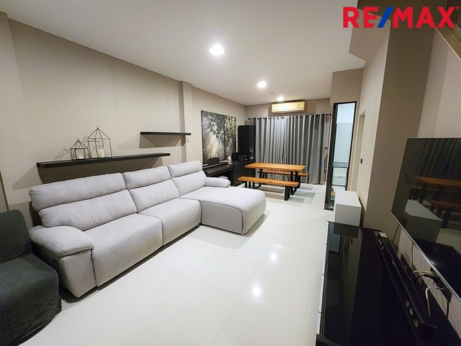 The Terrace รามอินทรา65 ทาวน์โฮม3ชั้น (ซอยถนอมมิตร) ที่ดิน 22 ตร.วา ใช้สอย 180 ตร.ม. เดินทางไปได้ทั้ง พระราม 9 / เอกมัย / บางนา / ดาวคะนอง หรือจะวนไปออกวงแหวนตะวันออกเพื่อไปลำลูกกา รังสิต