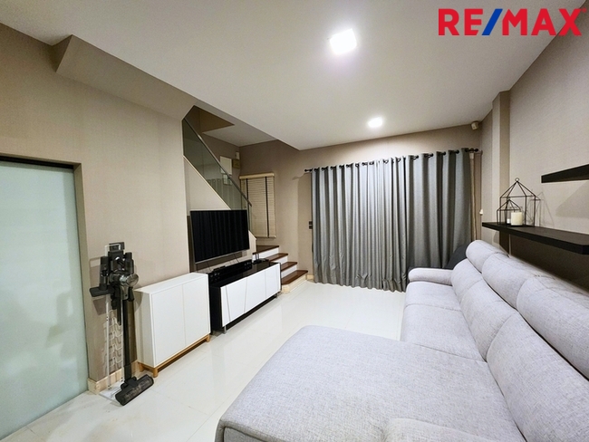 The Terrace รามอินทรา65 ทาวน์โฮม3ชั้น (ซอยถนอมมิตร) ที่ดิน 22 ตร.วา ใช้สอย 180 ตร.ม. เดินทางไปได้ทั้ง พระราม 9 / เอกมัย / บางนา / ดาวคะนอง หรือจะวนไปออกวงแหวนตะวันออกเพื่อไปลำลูกกา รังสิต