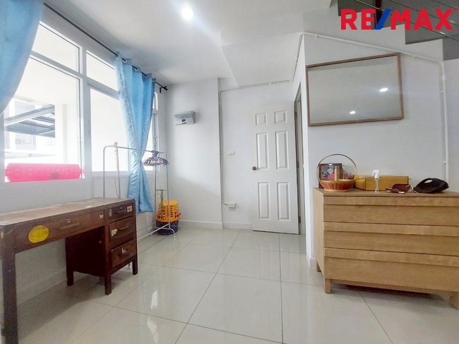ขายทาวน์โฮม 2 ชั้น โครงการเดอะ มิราเคิล พลัส เพชรเกษม 63 โครงการ 2