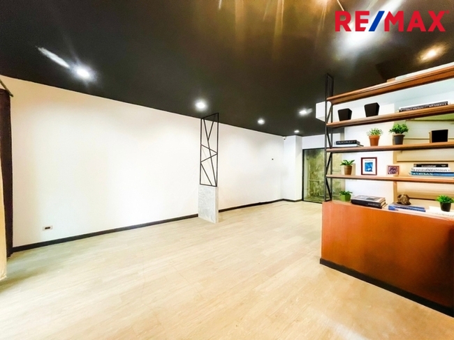 ECO SPACE เกษตร-นวมินทร์ 2 พื้นที่ 20.9 ตร.ว. พื้นที่ใช้สอย 175 ตร.ม. เหมาะสำหรับทำโฮมออฟฟิศ สำนักงาน หรืออยู่อาศัย ต่อเติมห้องครัวแล้ว