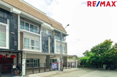 ขายทาวน์โฮม3ชั้น ม.เออร์เบิน สาทร ติดถนนราชพฤกษ์ ใกล้รถไฟฟ้า BTSและMRT สถานีบางหว้า ทาวน์โฮมหลังใหญ่ พื้นที่ใช้สอยเท่าบ้านเดี่ยว