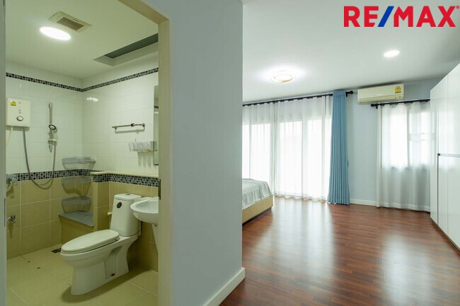 ขายทาวน์โฮม3ชั้น ห้องริมมีพื้นที่ ม.เออร์เบิน สาทร ติดถนนราชพฤกษ์ ใกล้รถไฟฟ้า BTS และ MRT บางหว้า