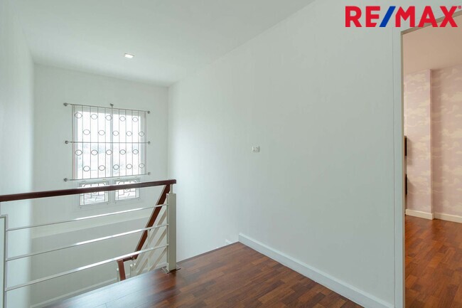 ขายทาวน์โฮม3ชั้น ห้องริมมีพื้นที่ ม.เออร์เบิน สาทร ติดถนนราชพฤกษ์ ใกล้รถไฟฟ้า BTS และ MRT บางหว้า