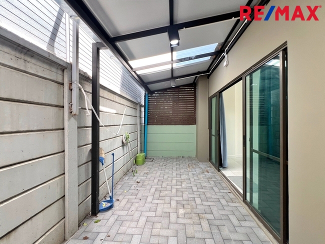 ขายโฮมออฟฟิศ / ทาวน์โฮม 3 ชั้น หลังมุม หน้าบ้านกว้าง 6.25 เมตร โครงการ Lumpini Town Residences บางนา-ศรีนครินทร์ (หลังโรงแรมเมเปิ้ล)
