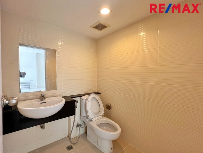 ขายโฮมออฟฟิศ / ทาวน์โฮม 3 ชั้น หลังมุม หน้าบ้านกว้าง 6.25 เมตร โครงการ Lumpini Town Residences บางนา-ศรีนครินทร์ (หลังโรงแรมเมเปิ้ล)