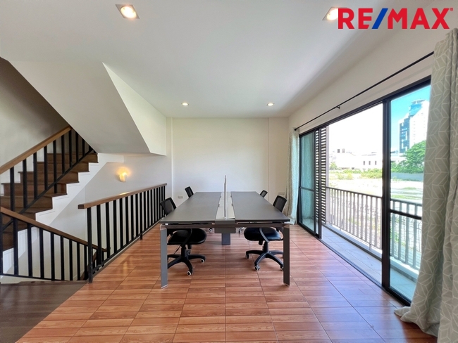 ขายโฮมออฟฟิศ / ทาวน์โฮม 3 ชั้น หลังมุม หน้าบ้านกว้าง 6.25 เมตร โครงการ Lumpini Town Residences บางนา-ศรีนครินทร์ (หลังโรงแรมเมเปิ้ล)