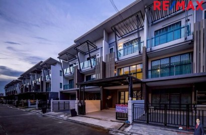 [ New Listing! 2025 ] Town Avenue Cocos ทาวน์โฮมจาก Sansiri หลังมุม 22.5 ตร.วา (ต่อเติมครัวสวย L- Shape Modern ครบ #ลงเสาเข็มให้แล้ว ) พระรามสอง ซอย 50, แยก 7, ใกล้ Central พระรามสอง เพียง 700 เมตร [ราคาพิเศษ!]