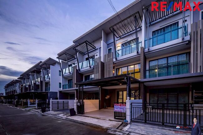 [ New Listing! 2025 ] Town Avenue Cocos ทาวน์โฮมจาก Sansiri หลังมุม 22.5 ตร.วา (ต่อเติมครัวสวย L- Shape Modern ครบ #ลงเสาเข็มให้แล้ว ) พระรามสอง ซอย 50, แยก 7, ใกล้ Central พระรามสอง เพียง 700 เมตร [ราคาพิเศษ!]