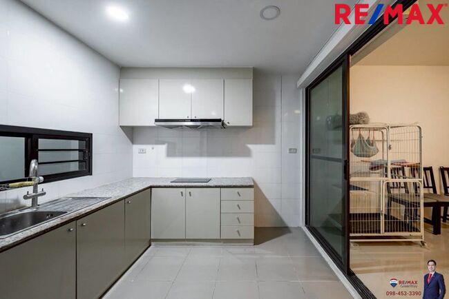 [ New Listing! 2025 ] Town Avenue Cocos ทาวน์โฮมจาก Sansiri หลังมุม 22.5 ตร.วา (ต่อเติมครัวสวย L- Shape Modern ครบ #ลงเสาเข็มให้แล้ว ) พระรามสอง ซอย 50, แยก 7, ใกล้ Central พระรามสอง เพียง 700 เมตร [ราคาพิเศษ!]
