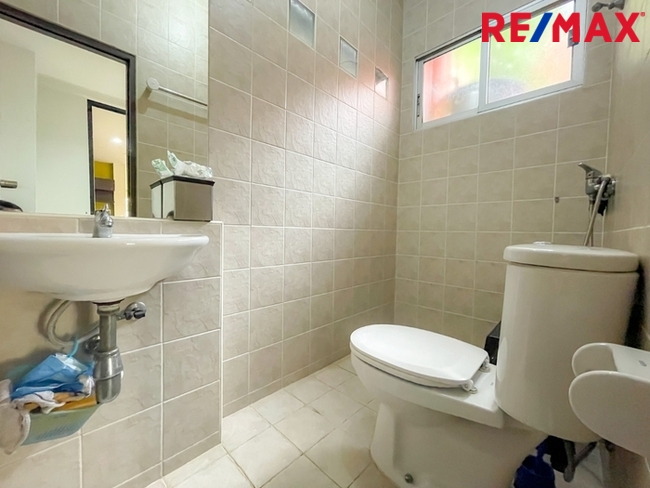 หมู่บ้าน 84 (Baan 84 Mansion) ทาวน์โฮม 3 ชั้น ใกล้ Central Festival Eastville พื้นที่ 28.1 ตารางวา | ไม่มีค่าส่วนกลาง I วิวหลังบ้านเป็นต้นไม้สวนสวย