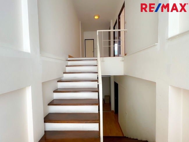 หมู่บ้าน 84 (Baan 84 Mansion) ทาวน์โฮม 3 ชั้น ใกล้ Central Festival Eastville พื้นที่ 28.1 ตารางวา | ไม่มีค่าส่วนกลาง I วิวหลังบ้านเป็นต้นไม้สวนสวย