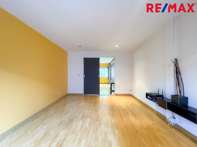 หมู่บ้าน 84 (Baan 84 Mansion) ทาวน์โฮม 3 ชั้น ใกล้ Central Festival Eastville พื้นที่ 28.1 ตารางวา | ไม่มีค่าส่วนกลาง I วิวหลังบ้านเป็นต้นไม้สวนสวย