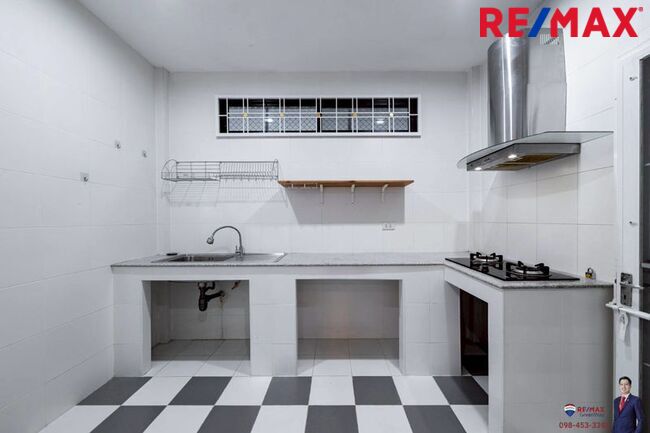 (มาใหม่! NEW Listing! 2025) Paravee ปารวีร์ เพชรเกษม63 ทาวน์โฮมหน้ากว้าง 6 ม. หลังมุม 24.8 ตร.วา (ต่อเติมครัวไทยไว้ให้แล้ว [ราคาพิเศษ!]