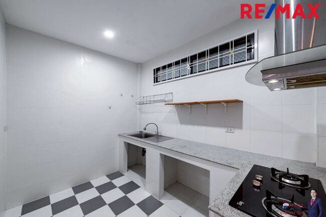 (มาใหม่! NEW Listing! 2025) Paravee ปารวีร์ เพชรเกษม63 ทาวน์โฮมหน้ากว้าง 6 ม. หลังมุม 24.8 ตร.วา (ต่อเติมครัวไทยไว้ให้แล้ว [ราคาพิเศษ!]