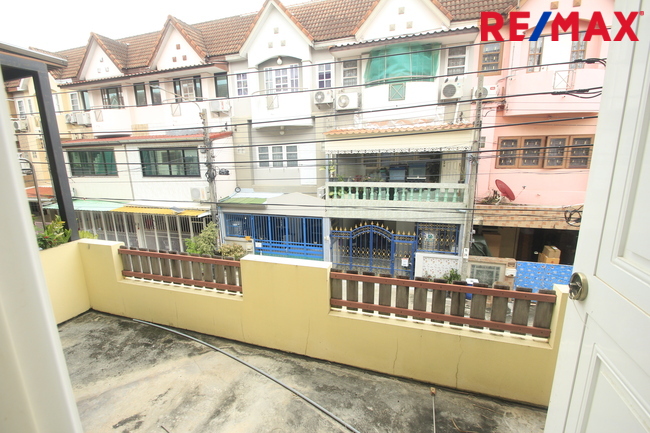 ทาวน์โฮมเพชรเกษม112 พุทธมณฑลสาย4 บ้านสุชา3ชั้น ต่อเติมแล้ว บ้านสภาพดี ใกล้มหาวิทยาลัยธนบุรี วิทยาลัยเทคโนโลยีหมู่บ้านครู คุ้มค่าราคาถูก