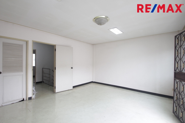 ทาวน์โฮมเพชรเกษม112 พุทธมณฑลสาย4 บ้านสุชา3ชั้น ต่อเติมแล้ว บ้านสภาพดี ใกล้มหาวิทยาลัยธนบุรี วิทยาลัยเทคโนโลยีหมู่บ้านครู คุ้มค่าราคาถูก