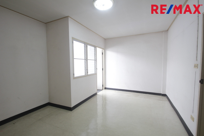 ทาวน์โฮมเพชรเกษม112 พุทธมณฑลสาย4 บ้านสุชา3ชั้น ต่อเติมแล้ว บ้านสภาพดี ใกล้มหาวิทยาลัยธนบุรี วิทยาลัยเทคโนโลยีหมู่บ้านครู คุ้มค่าราคาถูก