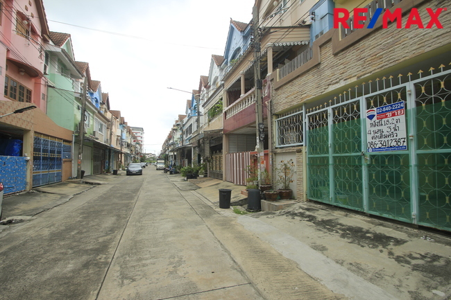 ทาวน์โฮมเพชรเกษม112 พุทธมณฑลสาย4 บ้านสุชา3ชั้น ต่อเติมแล้ว บ้านสภาพดี ใกล้มหาวิทยาลัยธนบุรี วิทยาลัยเทคโนโลยีหมู่บ้านครู คุ้มค่าราคาถูก