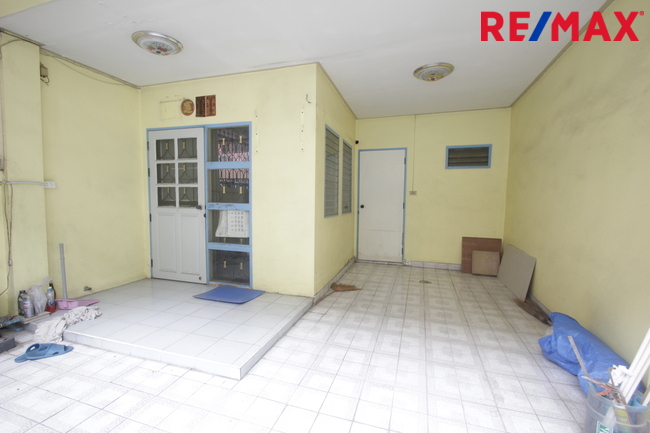 ทาวน์โฮมเพชรเกษม112 พุทธมณฑลสาย4 บ้านสุชา3ชั้น ต่อเติมแล้ว บ้านสภาพดี ใกล้มหาวิทยาลัยธนบุรี วิทยาลัยเทคโนโลยีหมู่บ้านครู คุ้มค่าราคาถูก